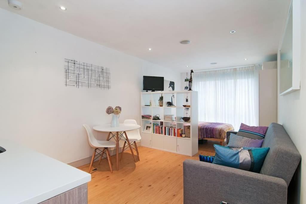 Sands End Apartment | Octavia by Bwilde