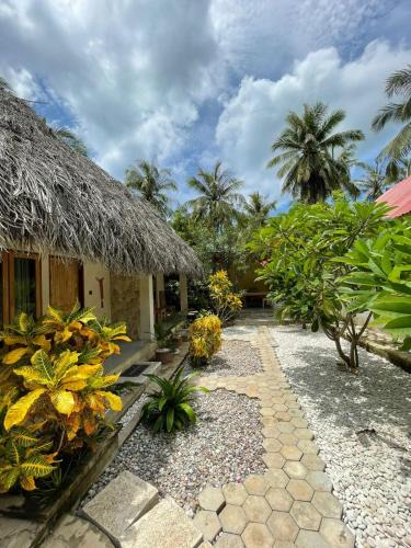 Rote Island Bed & Breakfast | Oemau Bungalow