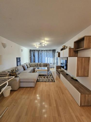 Alt-Moosach Apartment | OEZ 3 Zimmer Wohnung