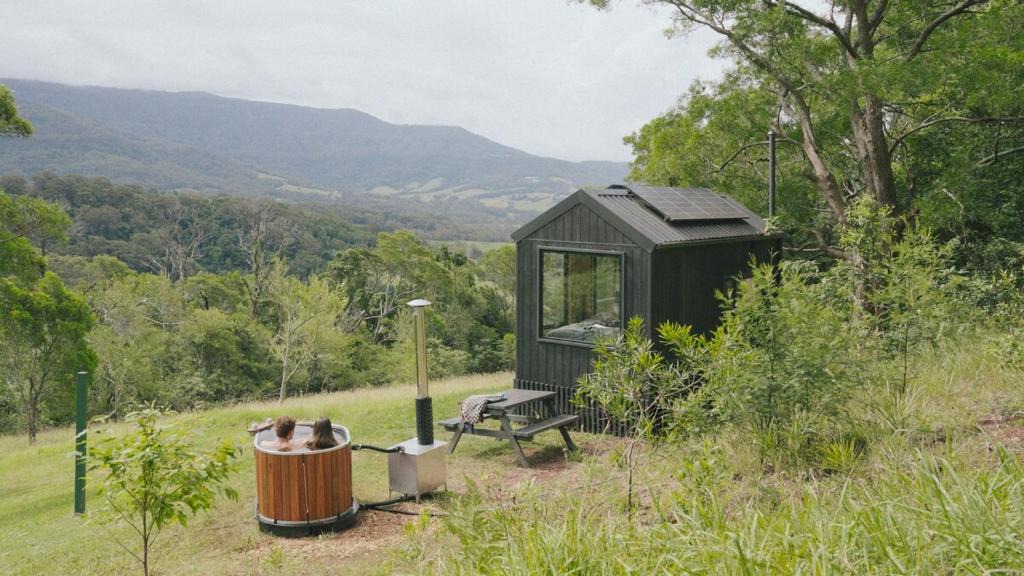Jamberoo House | Off-Grid Cabin Surrounded by Nature - Hot Tub - Banjo