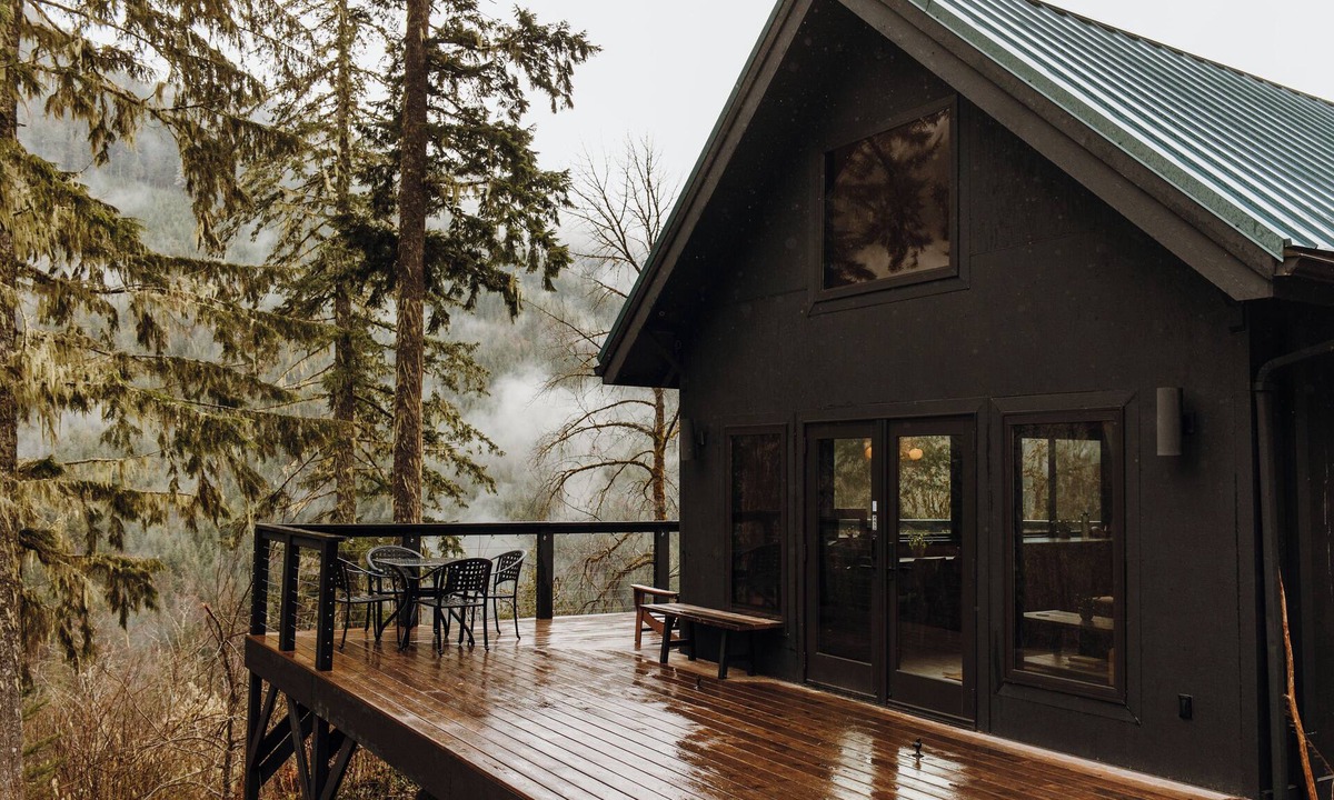 Marblemount Cabin | Off Grid Scandinavian Cabin & Barrel Sauna
