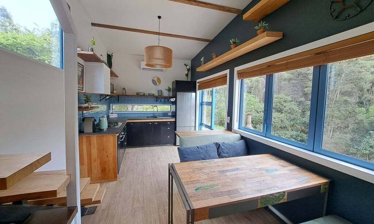 Christchurch District House | Off-Grid Tiny-House Escape - Manu Waiata