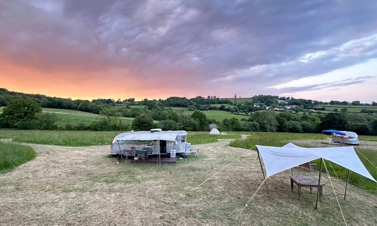 Honiton House | Off-grid trailer stay with valley views and dark skies