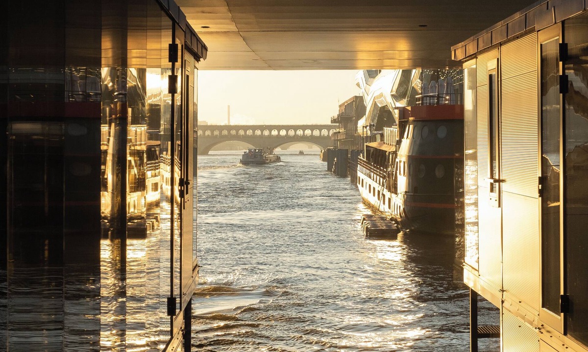 Quartier de la Salpetriere Boat Rental | Off Paris Seine