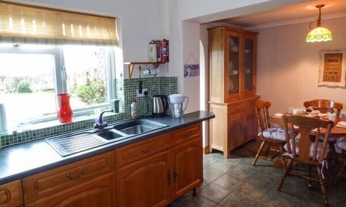 Hixon Cottage | Off Puddle Hill