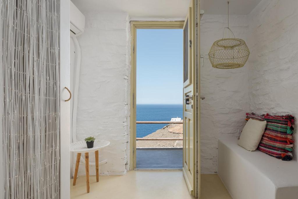 Kithnos Apartment | Off the beaten path! Poolside Studio
