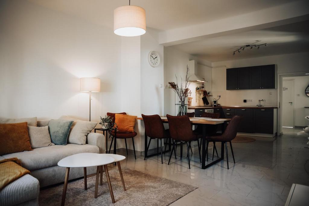 Ramstein-Miesenbach House | Offenes Stilvolles Stadthaus