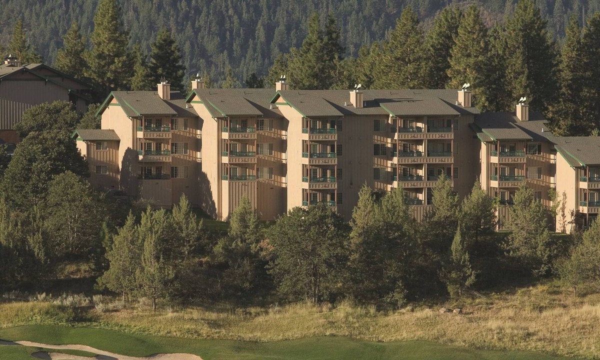 Klamath Falls Resort | OFFICIAL LISTING | Worldmark Running Y 1BR w/Balcony, Indoor Resort Pool & Golf