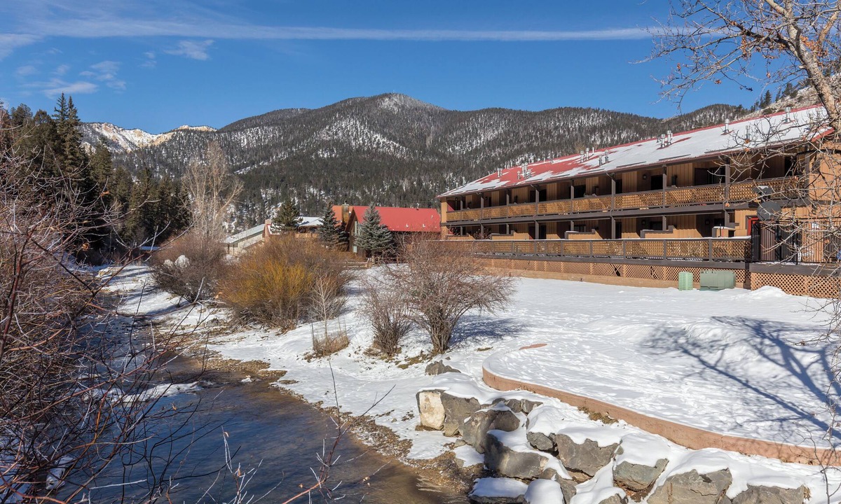 Red River Resort | OFFICIAL LISTING | Worldmark Red River 1BR w/Fireplace, balcony and chair lift