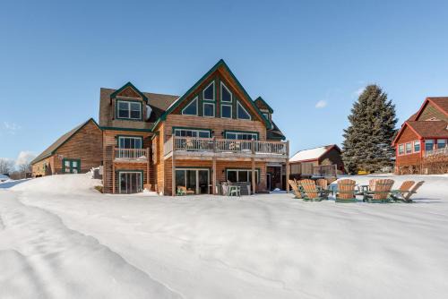 Waterfront Greens House | Oh Deer! Lodge