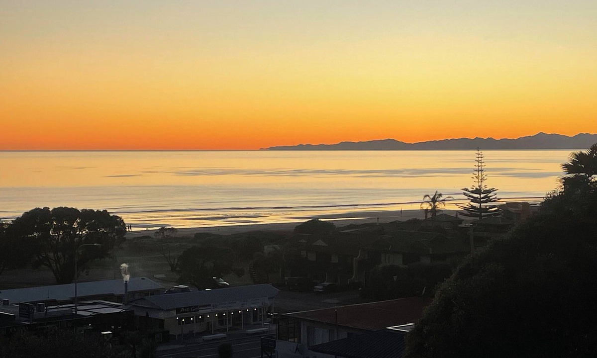 Ohope House | Ohope main beach, across road from surf club, wide ocean views, quiet ROW