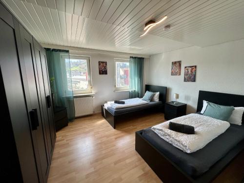 Gaildorf Apartment | OhPardon! GAILDORF - Monteurwohnung im DG, Einzelbetten, Garten