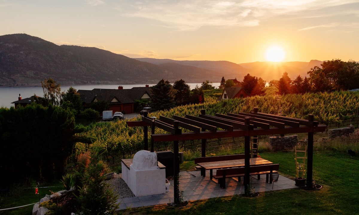Okanagan-Similkameen Bed & Breakfast | OK Whistle Stop Bed & Breakfast