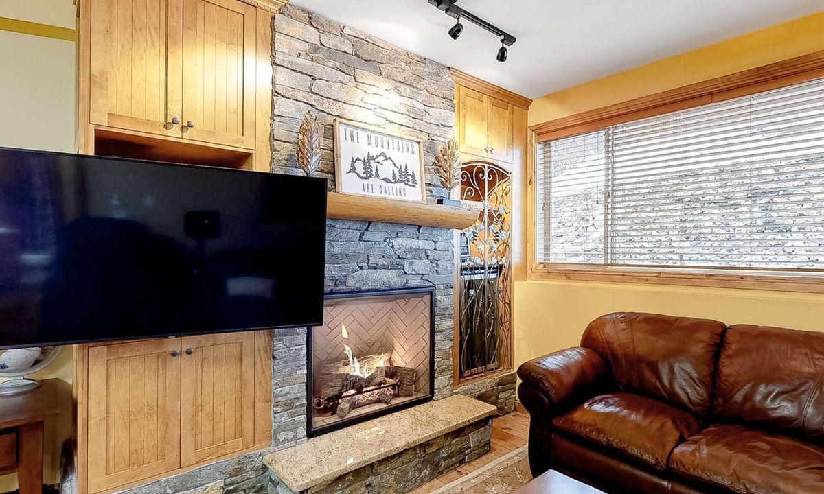 Big White Ski Resort Condo | Okanagan - Aspens 4307