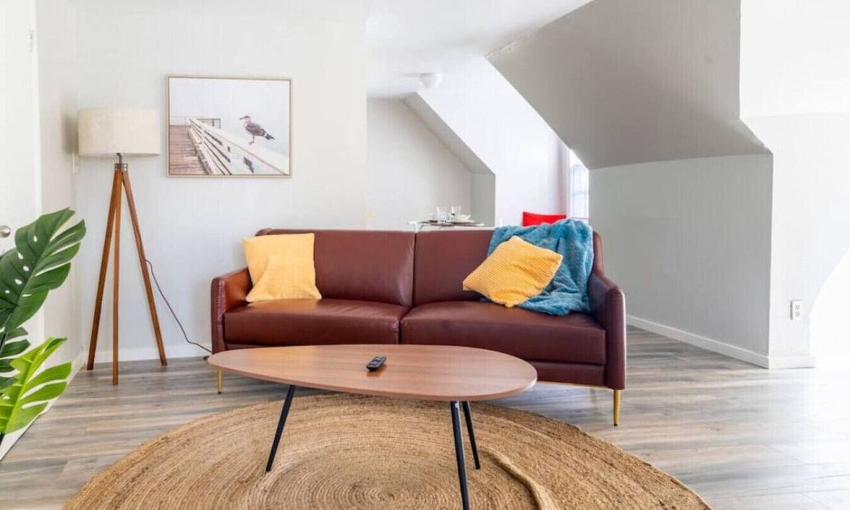 Lincoln Terrace Apartment | OKC 9 · Charming Carriage Cottage from 1920`s!