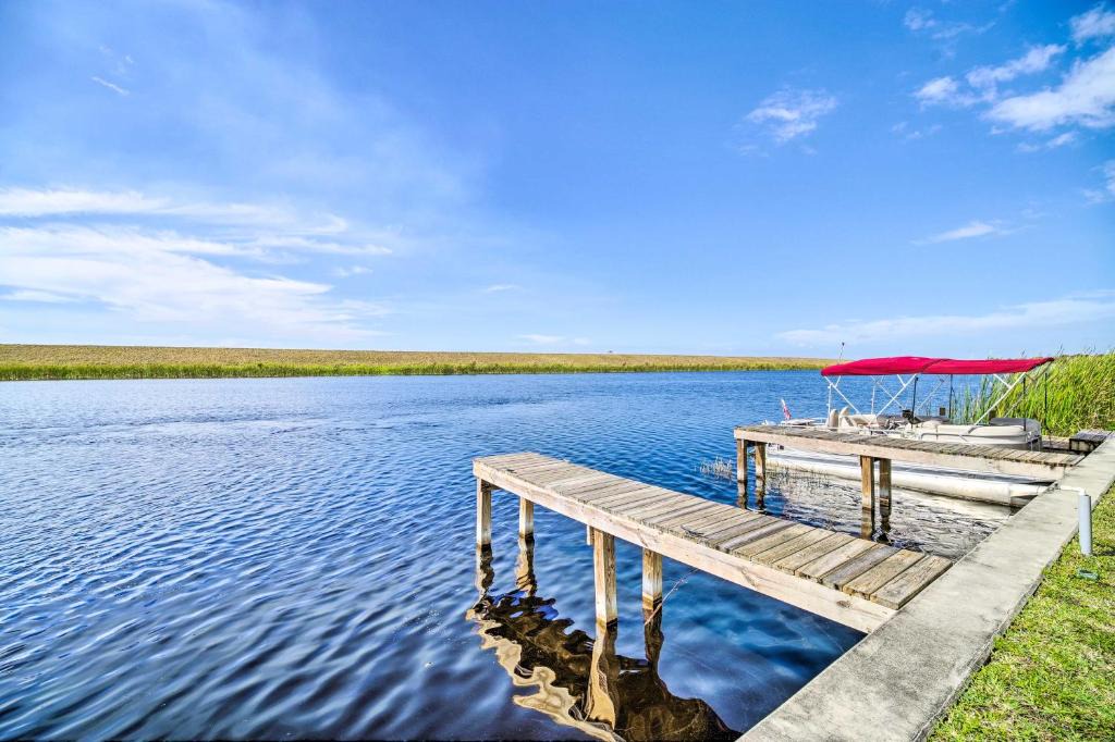 Okeechobee House | Okeechobee Cabin in Waterfront Community w/Dock!