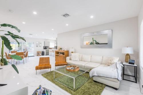Victoria Park House | Olas Villa by Rove Travel - Home with Heated Pool