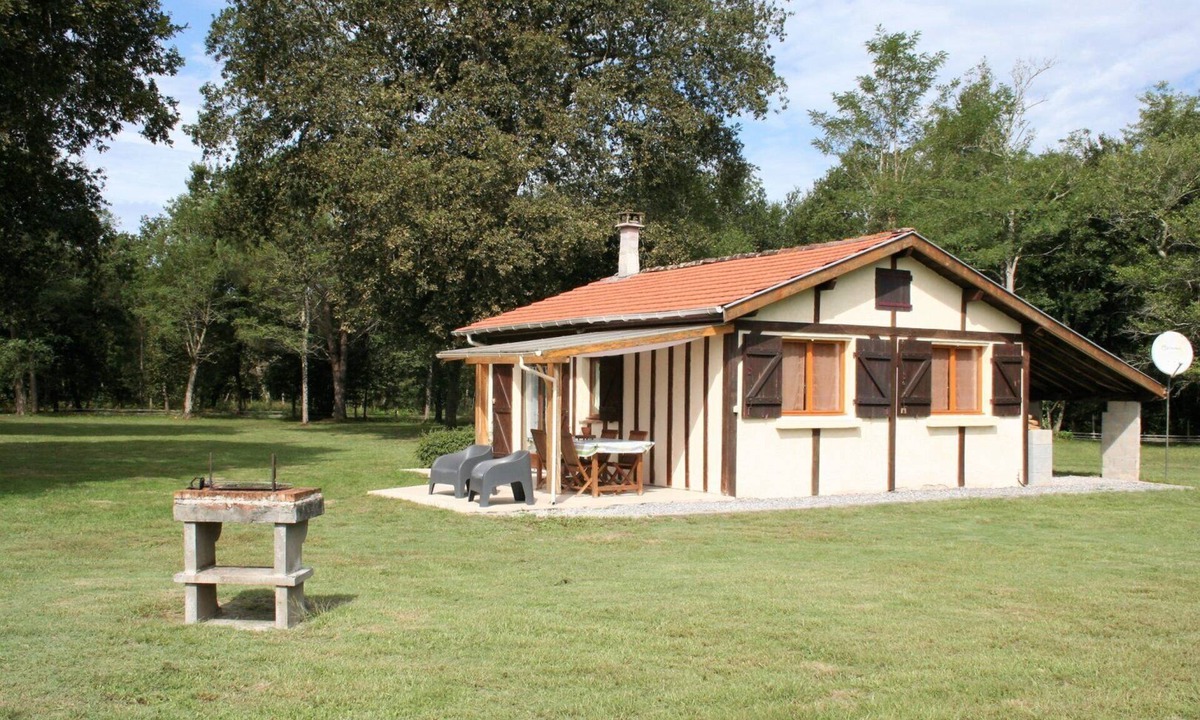 Aureilhan Cottage | Old converted forge set in large wooded park