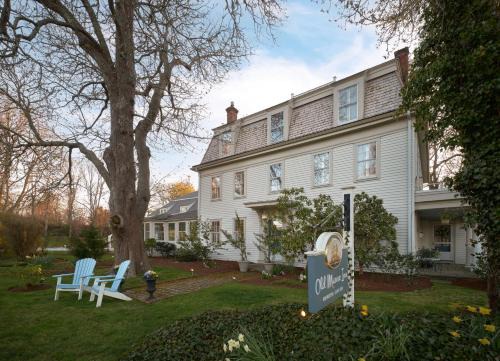Brewster Bed & Breakfast | Old Manse Inn