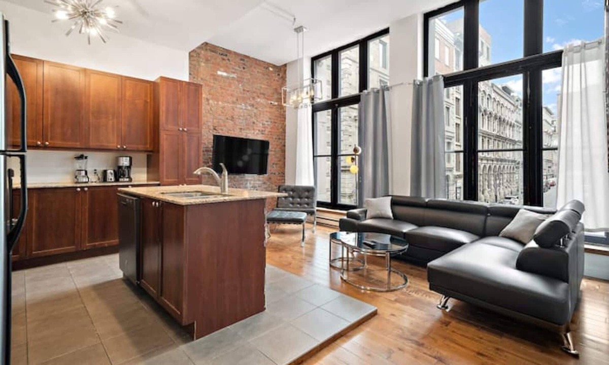 Old Montreal Apartment | Old Montreal street view 2BR & loft Hotel