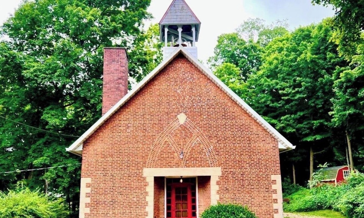 Mansfield House | Old School 7 - Charming 2-bedroom historic home in welcoming Mansfield