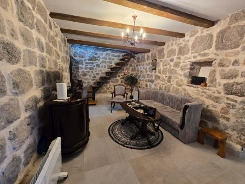 Muo Villa | Old stone house Danka