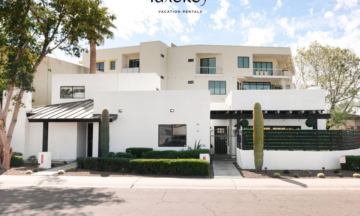 South Scottsdale House | Old Town Corazon by LuxeKey | Walk Anywhere in Old Town w/Billiards, Games & Pool
