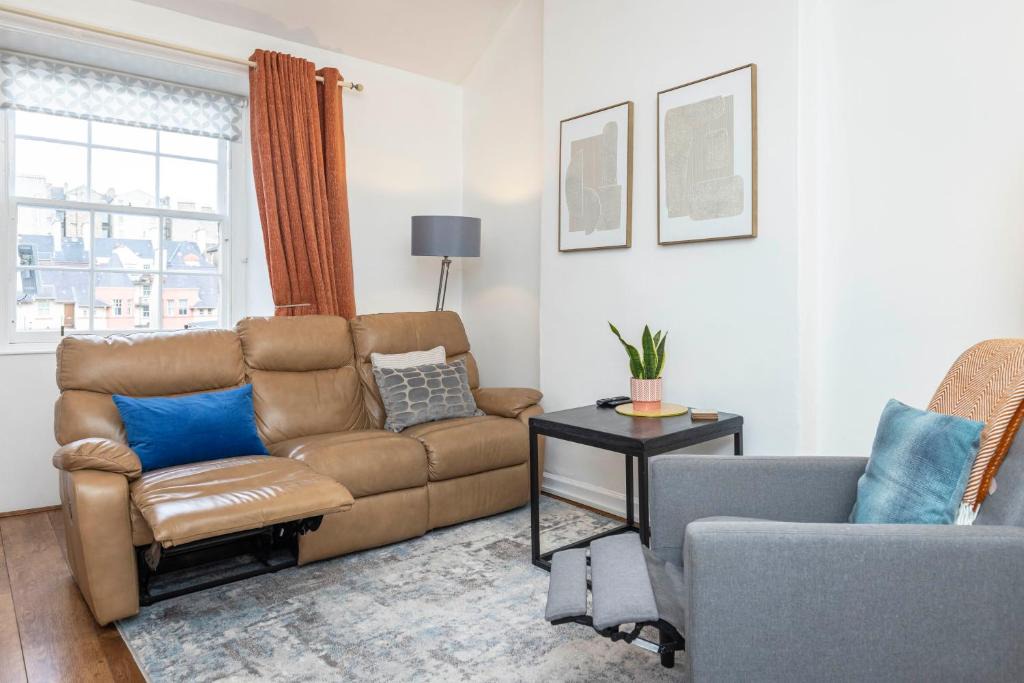 Old Town Apartment | Old Town Edinburgh Apt, walk to Castle, Royal Mile & Museums