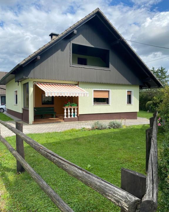 Praprotna Polica House | Old Traditional House