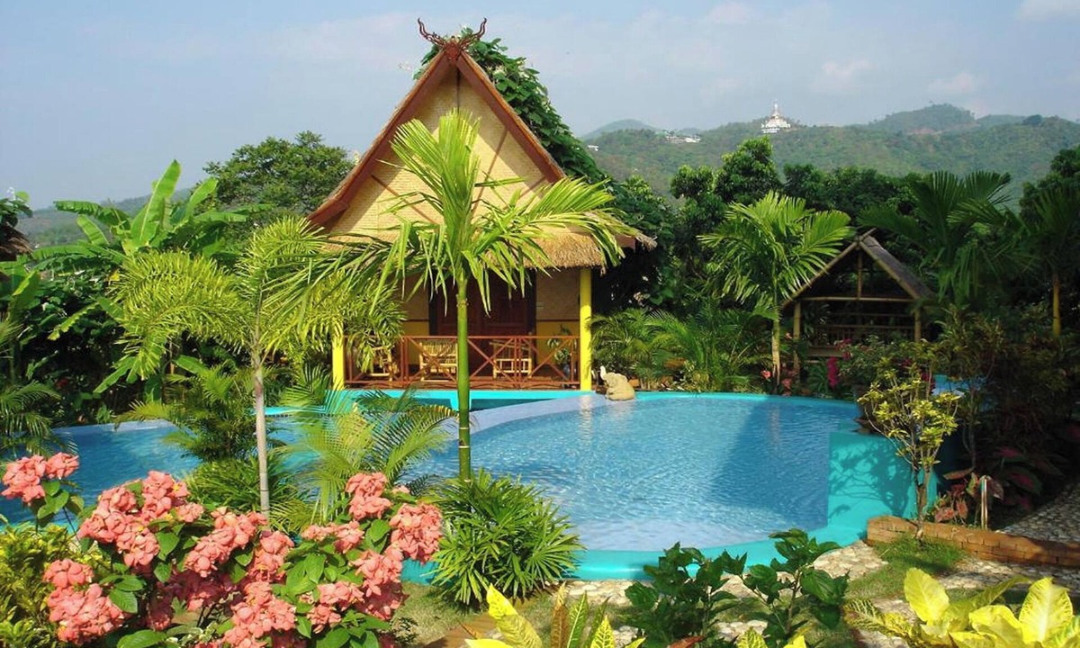 Mae Ai Hotel | Old Tree's House