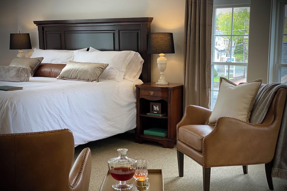 Ogunquit Hotel | Old Village Inn - King Room