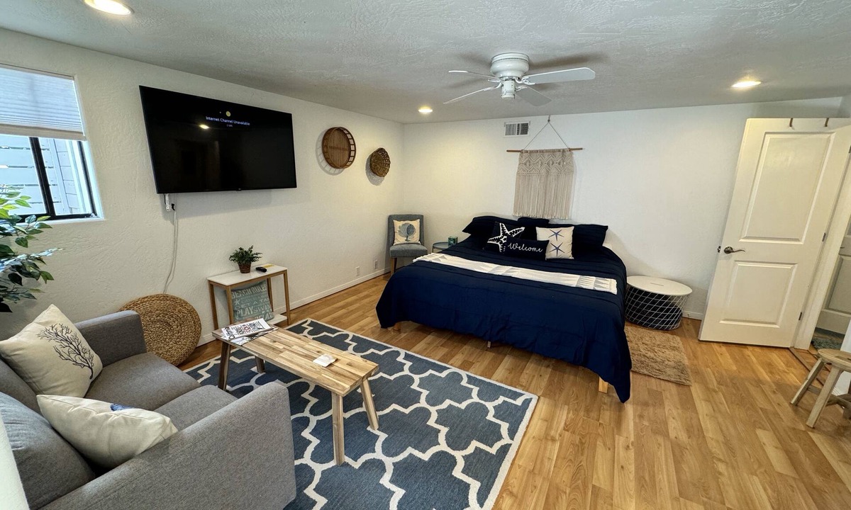 Carlsbad Village Apartment | OLDE CARLSBAD: Cozy One Bedroom Studio - 1 mile to Village & Beach