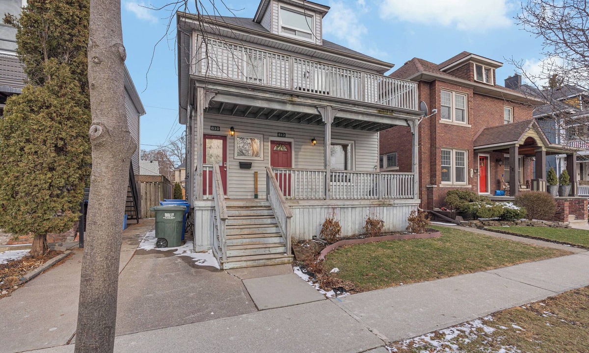 Walkerville Apartment | Olde Walkerville Wonder!