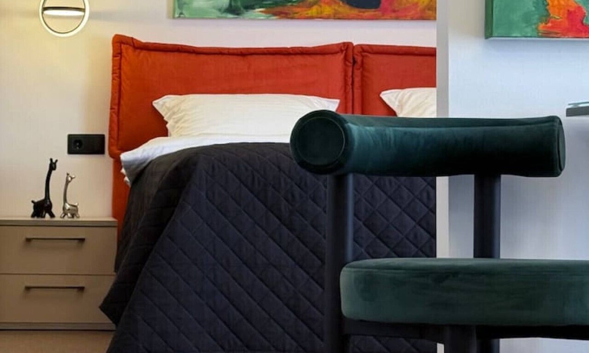 Satu Mare Apartment | Olive Deluxe King Studio by Eclectic 6