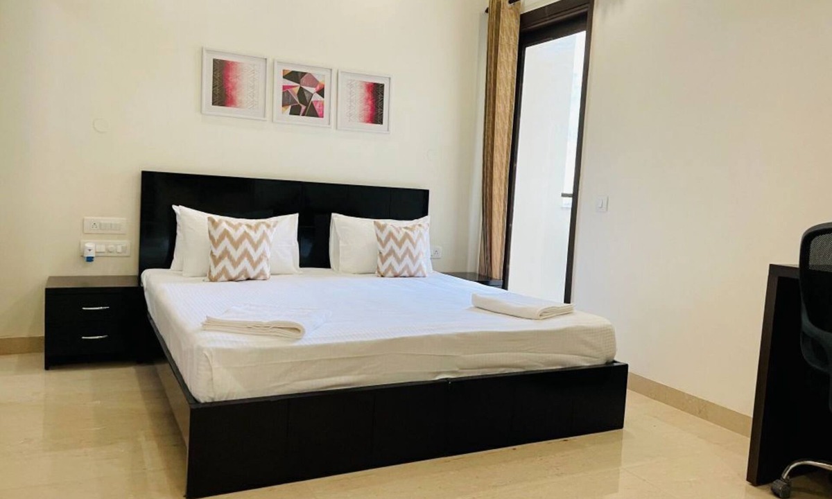 DLF City Apartment | Olive Studio Cybercity | Lift, Balcony, Mg Road