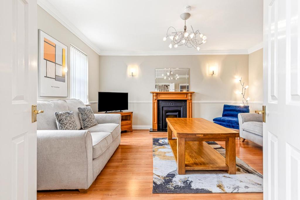 Henley-on-Thames House | Olive Tale