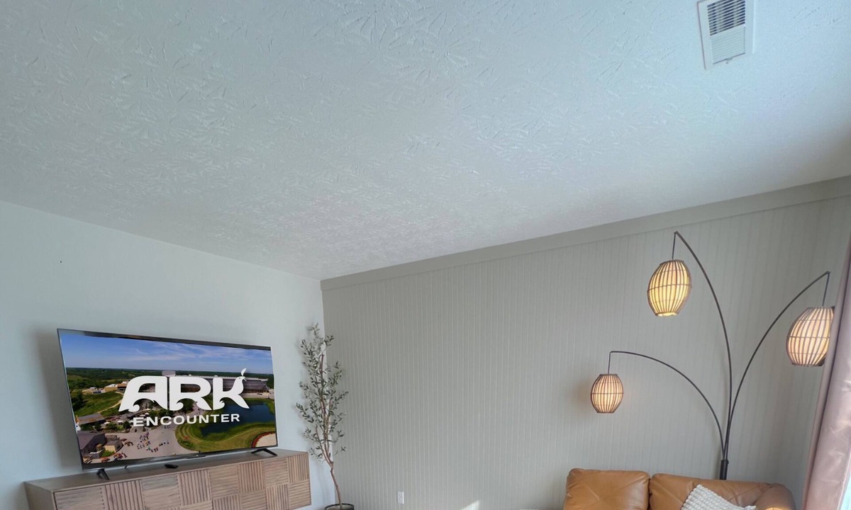 Dry Ridge Apartment | Olive Tree Oasis - 10 Minutes to the Ark!