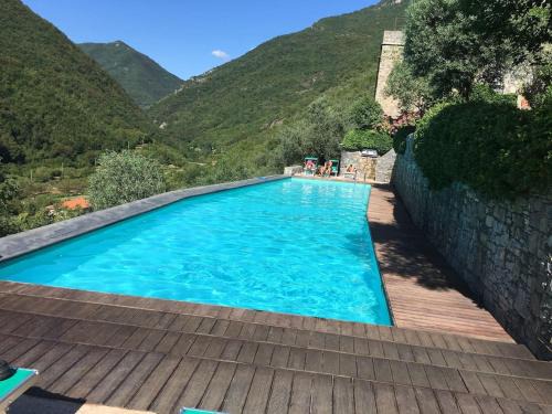 Colletta House | Oliveto Sleeps 4 with Private Garden