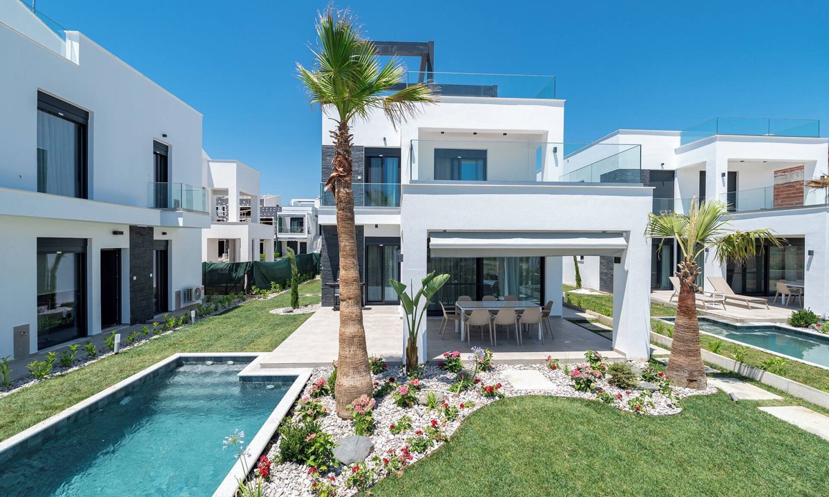 Paralia Ofryniou Villa | Olympiada -Three Bedroom Villa with Private Pool and Rooftop