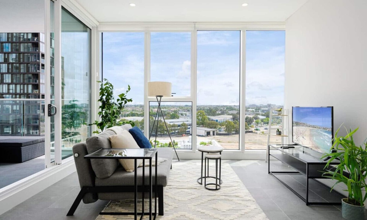 Lidcombe Apartment | Olympic Park Bright 1BR Free Pool & Gym Great View