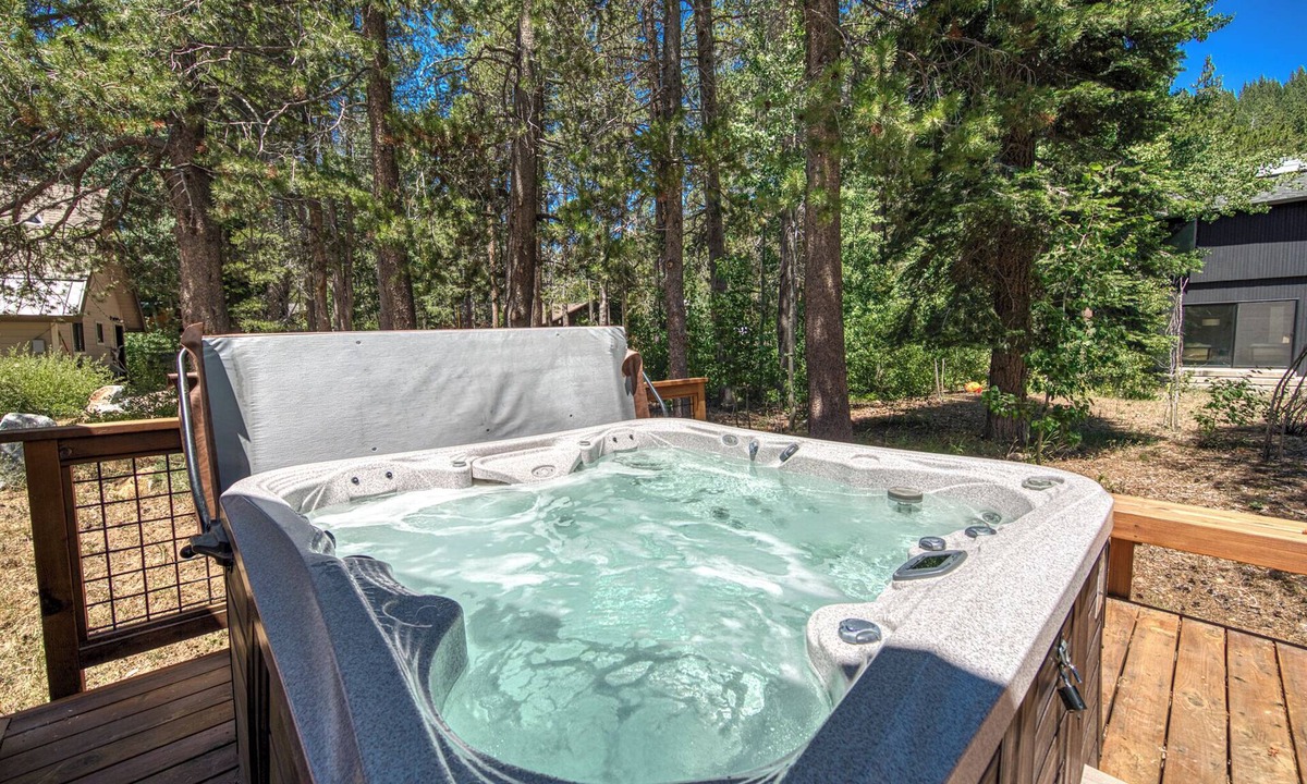 Olympic Valley House | Olympic Valley Hideaway - Remodeled Cabin with Private Hot Tub