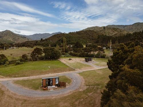 Kennedy Bay House | Omoho Stream X by Tiny Away