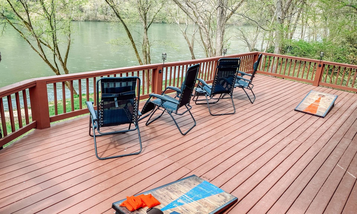Mountain View House | On Beautiful White River, Minutes from Sylamore Creek and Blanchard Springs