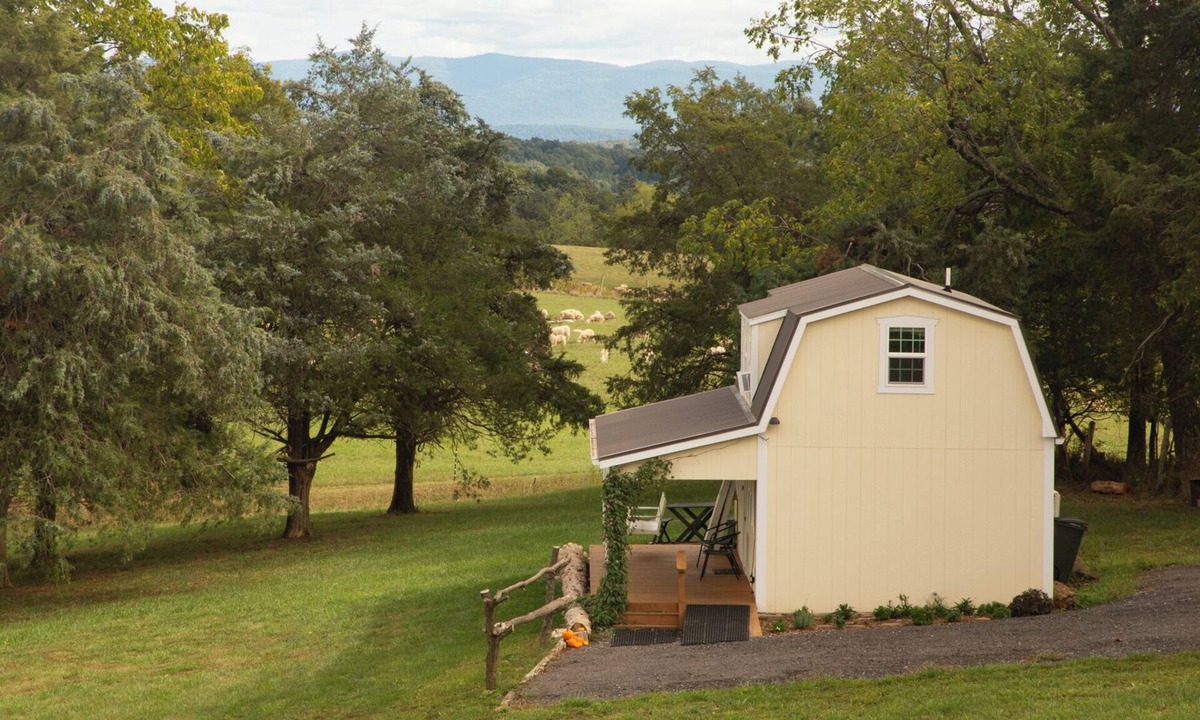 Bridgewater Cottage | On farm cottage with mountain views.