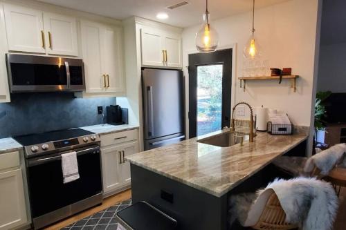 Mayhew House | On Golf Course Peaceful Central Upscale