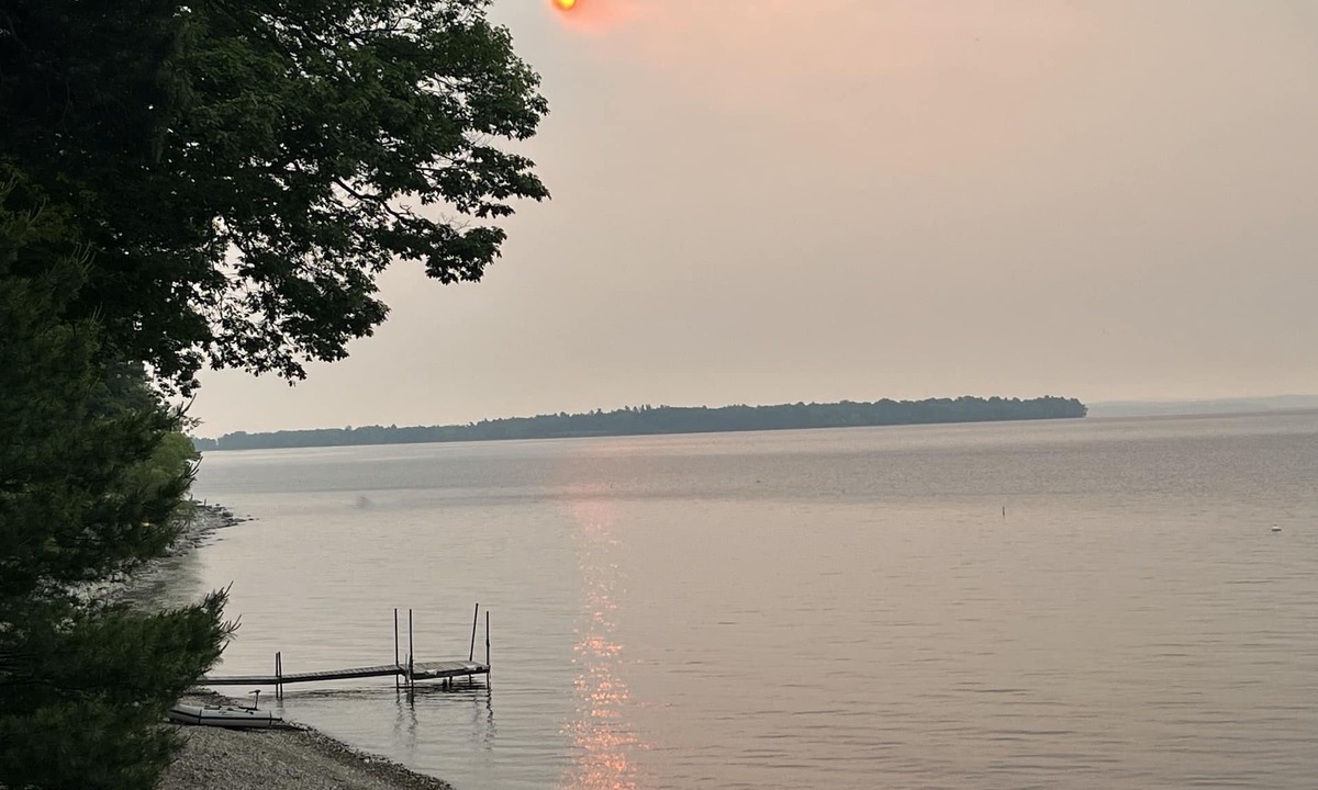 Port Douglass Cabin | On Lake Champlain at the foot of the Adirondacks. Lake access , mountain views