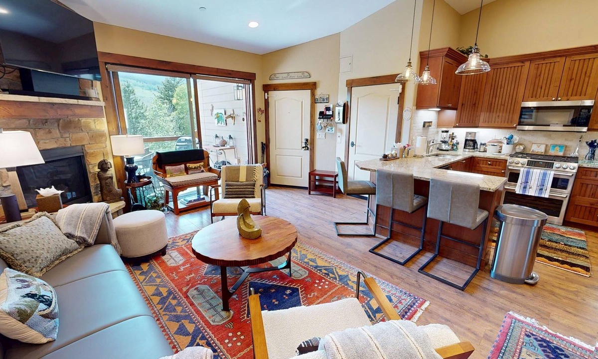 Silverthorne Condo | On River Trail! Elevator. Walk to Dining, Shops, Events, Theater, Weddings!