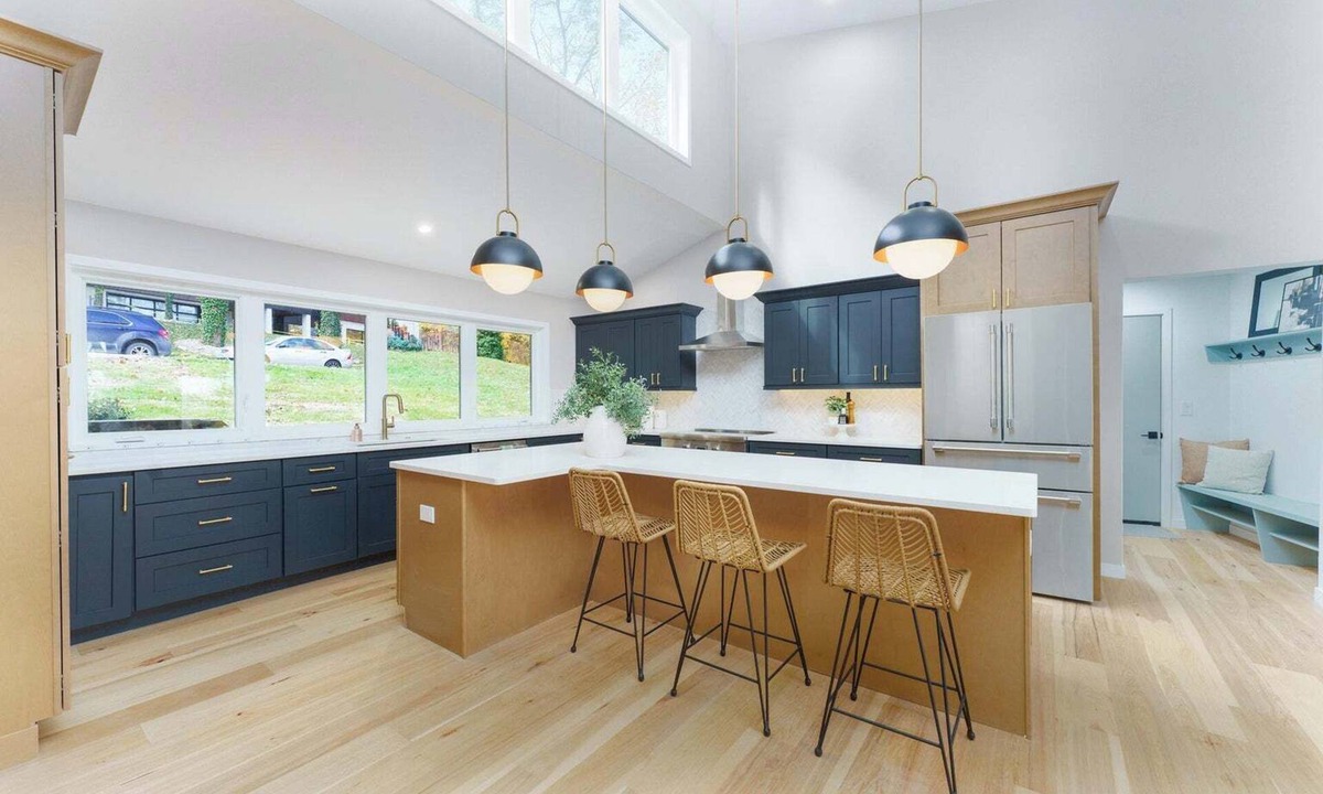 Angell House | On the banks of the Huron River!