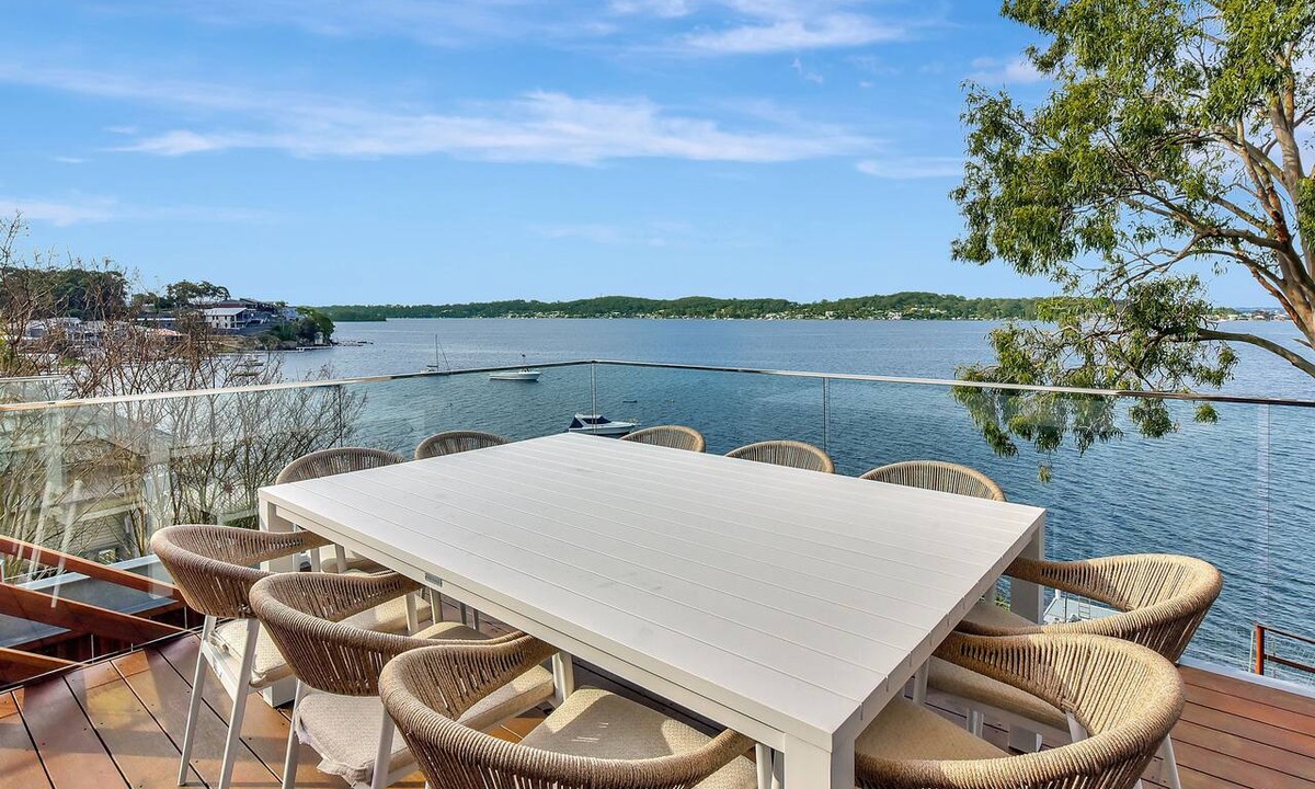 Fishing Point House | On The Lake @ Fishing Point