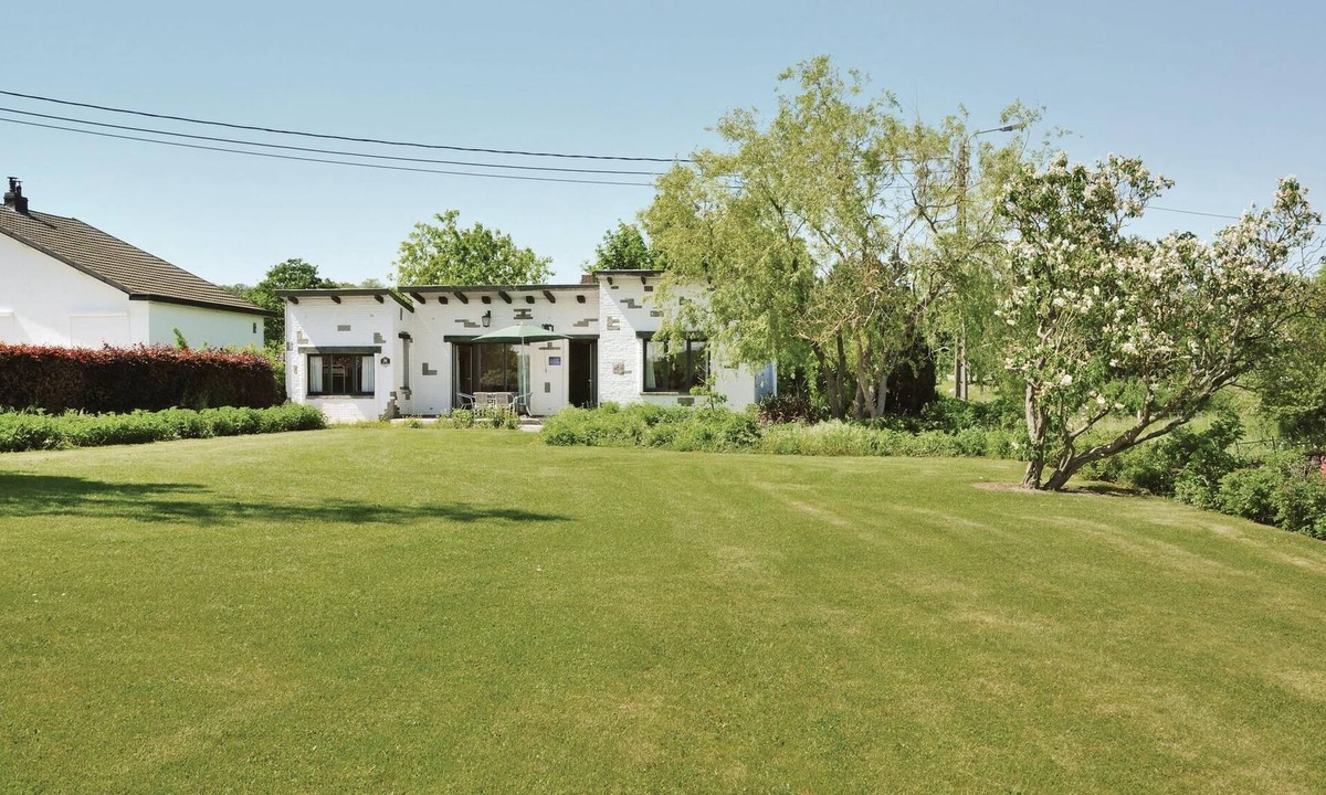 Noiseux House | On the outskirts of the village of Noiseux, 8 km from Durbuy, the cottage awaits you on a hill.